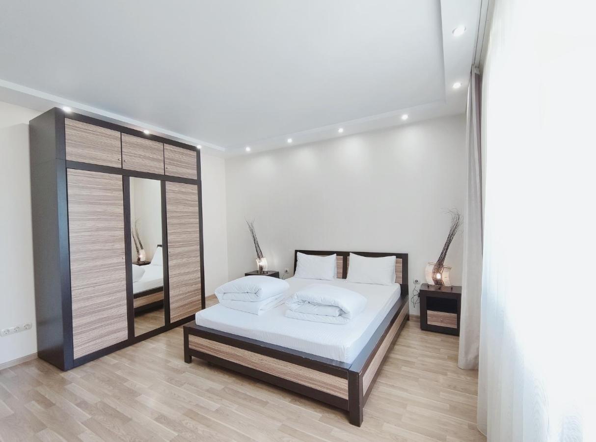 Positive Apartment Lviv Exterior photo